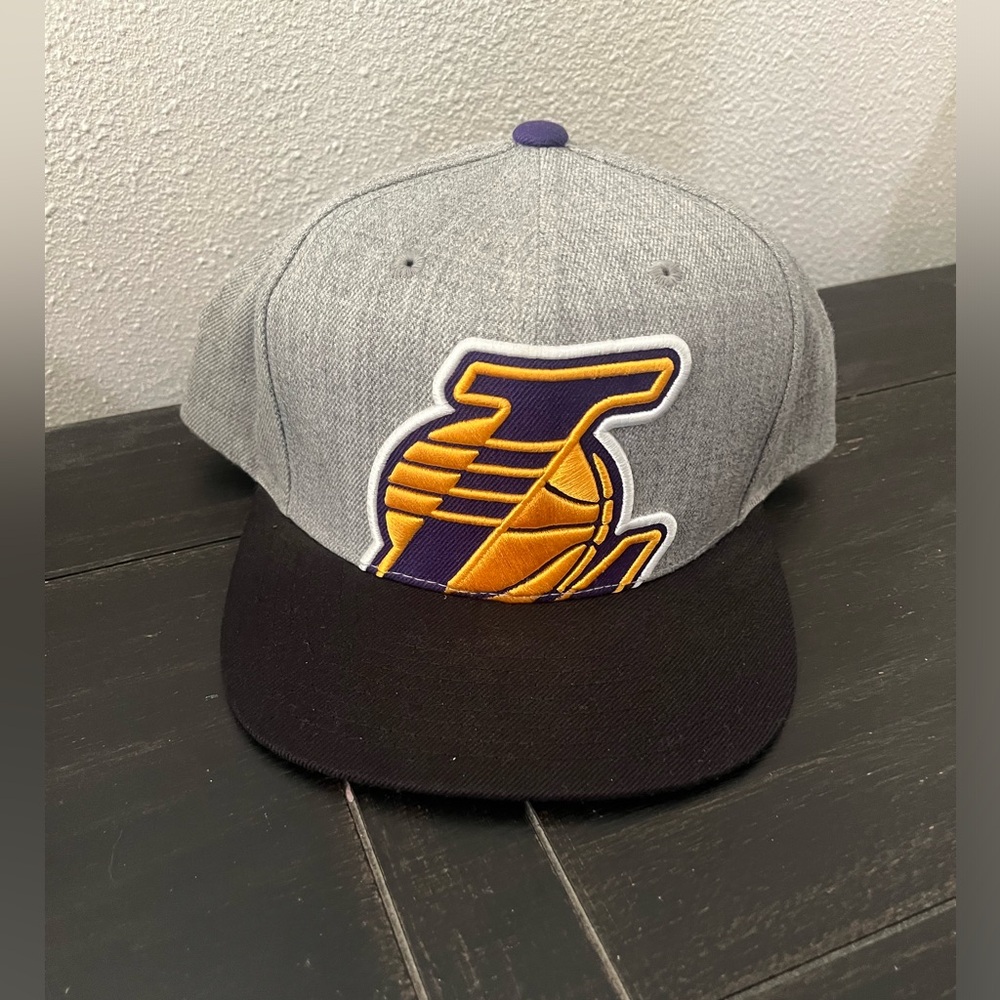 Mitchell & Ness Los Angeles Lakers Snapback Hat Gray Black NBA Cap OSFM